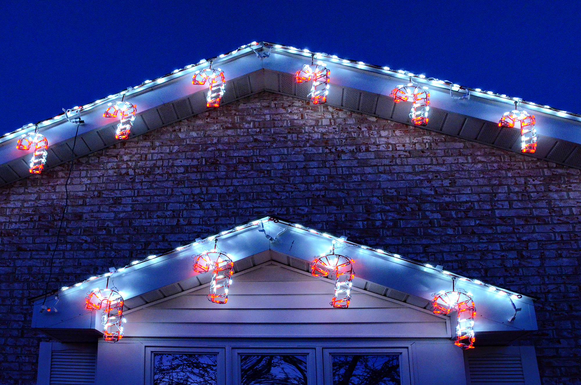 LED Candy Cane Artisticks Roofline Decor | Holidynamics